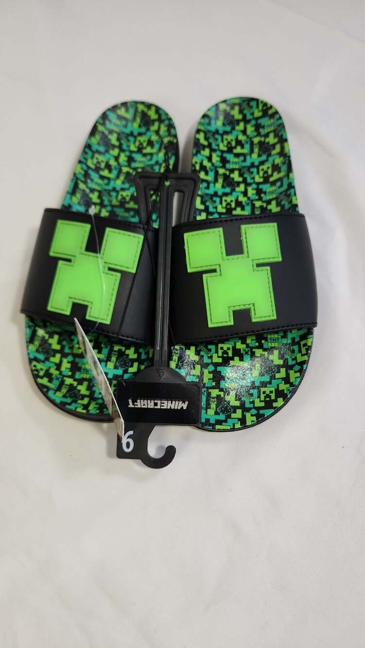 Minecraft Men's Black and Green Creeper Slide Sandals